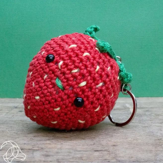 Amigurumi virkkaussetti Hardicraft - Mansikka